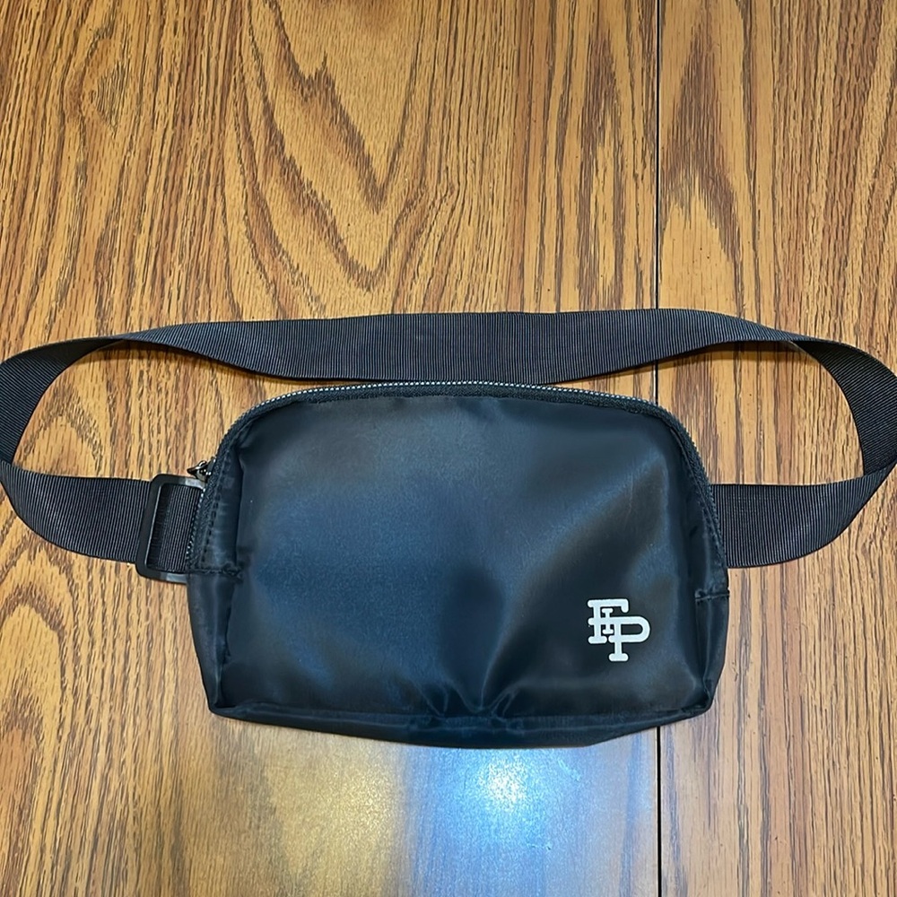 Flex it Pink black belt bag - never used